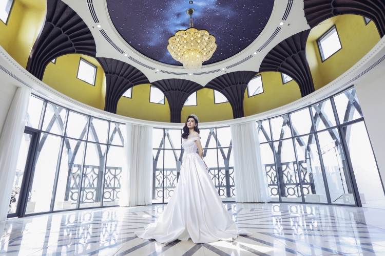 Diện váy cưới, hoa hậu Lương Thuỳ Linh khoe nhan sắc chín muồi ở tuổi 20