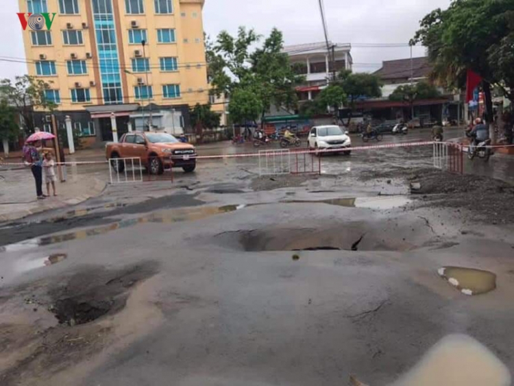 Mưa lớn gây sụt lún ở Sơn La