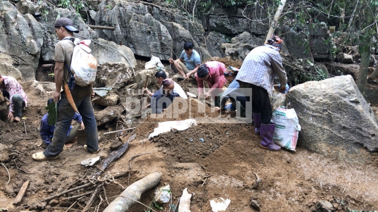 Đã giảm thiểu tình trạng người dân ùn ùn kéo nhau lên núi đào đá quý trái phép