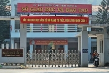 Con được nâng điểm bất thường, bố mẹ khỏi lên chức ở Sơn La