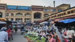 Vi phạm trật tự xây dựng tại chợ Hà Đông, ai chịu trách nhiệm?