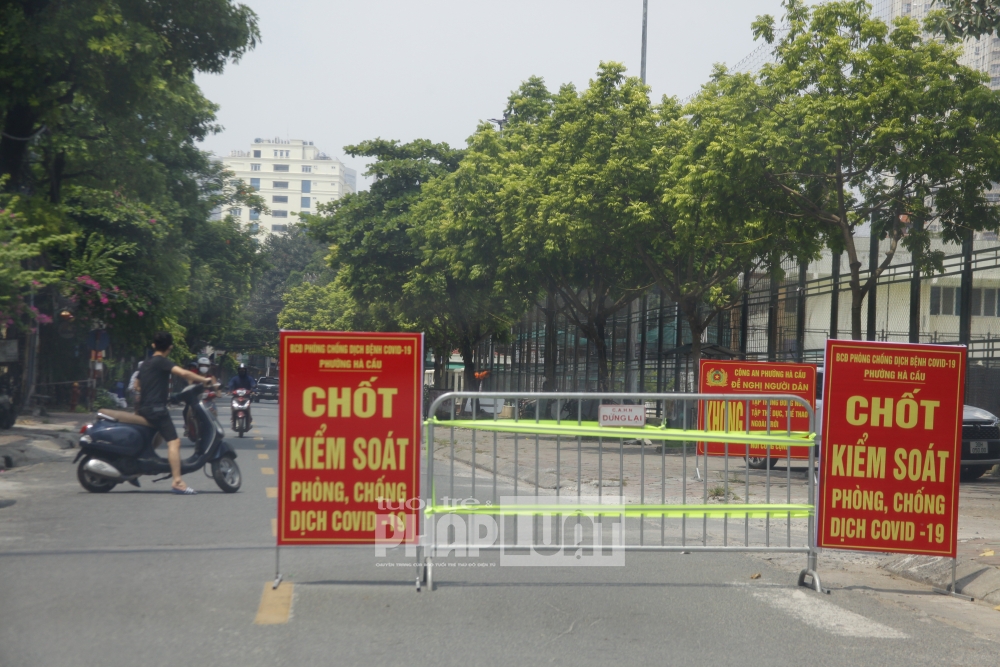 Chốt kiểm soát nơi chặt, nơi lỏng, nhiều người dân ra đường không cần thiết