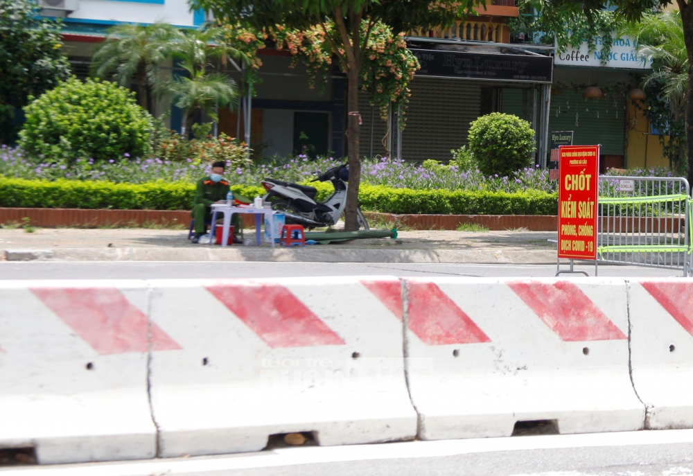 Chốt kiểm soát nơi chặt, nơi lỏng, nhiều người dân ra đường không cần thiết