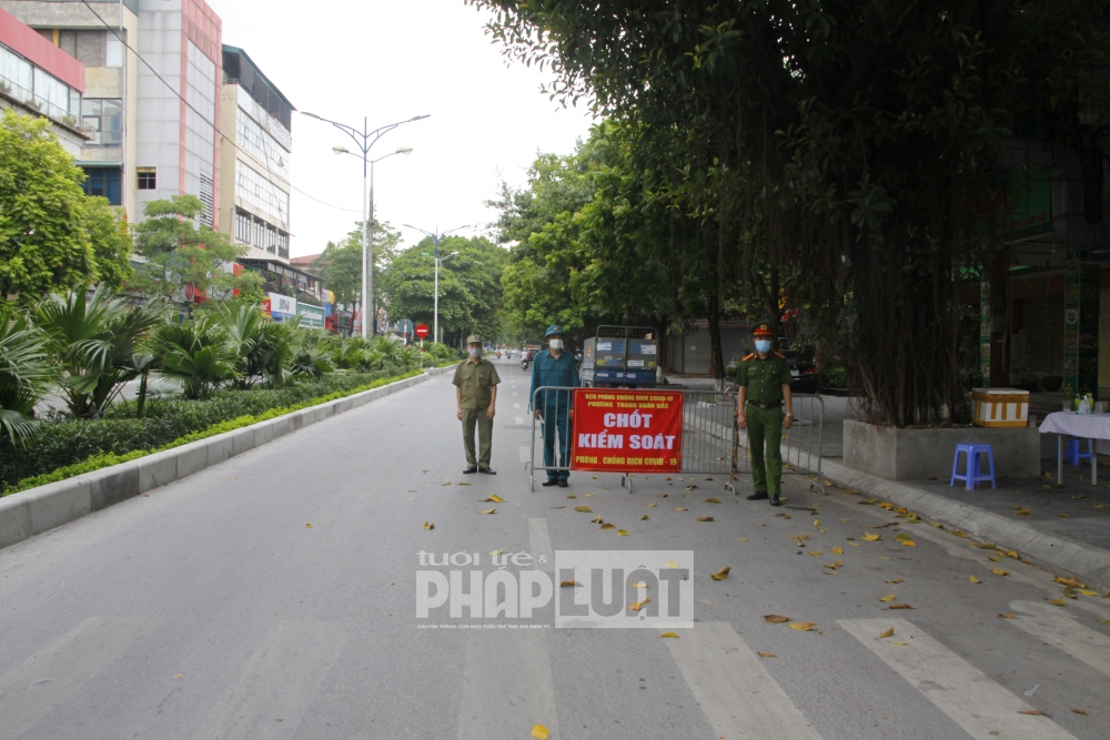 Chốt kiểm soát nơi chặt, nơi lỏng, nhiều người dân ra đường không cần thiết