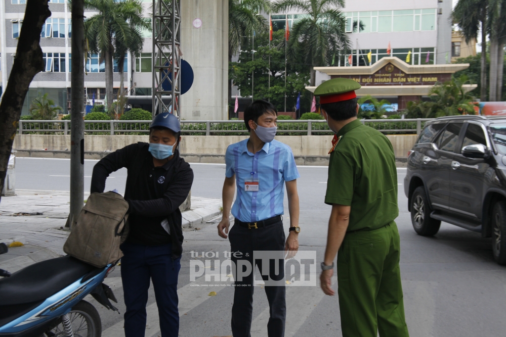 Chốt kiểm soát nơi chặt, nơi lỏng, nhiều người dân ra đường không cần thiết