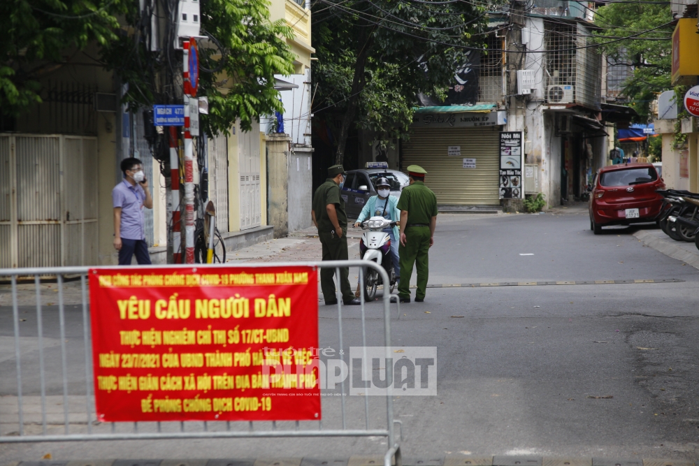 Chốt kiểm soát nơi chặt, nơi lỏng, nhiều người dân ra đường không cần thiết