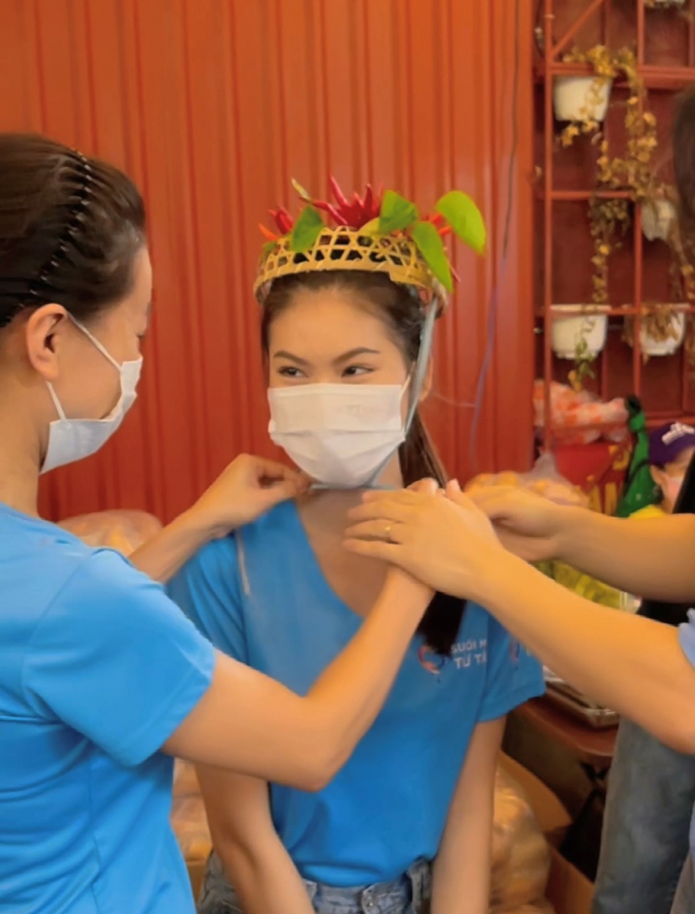 Á hậu Ngọc Thảo nhận quà sinh nhật bất ngờ giữa mùa dịch