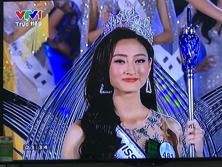 nguoi dep luong thuy linh dang quang tan hoa hau miss world 2019