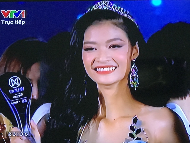 nguoi dep luong thuy linh dang quang tan hoa hau miss world 2019