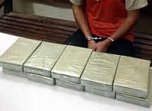 Bắt 2 người đàn ông vận chuyển 10 bánh heroin từ Trung Quốc sang Việt Nam