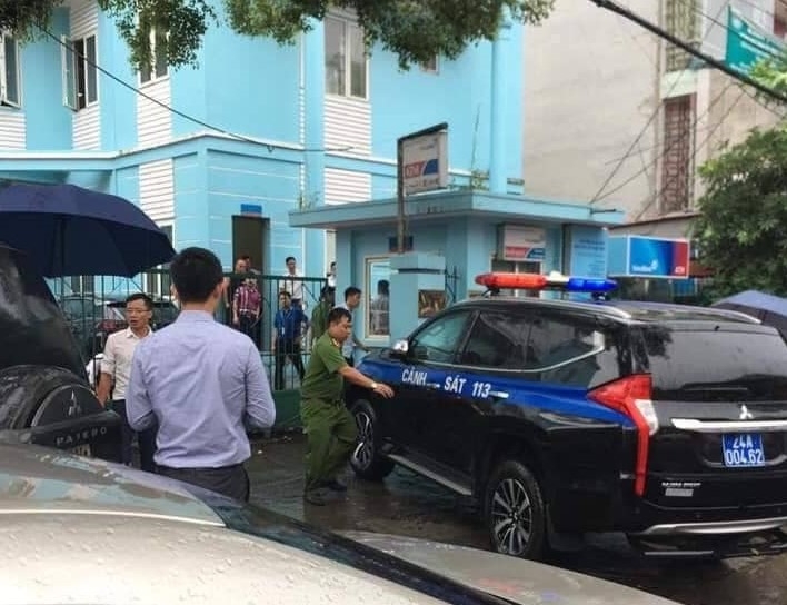 Nam thanh niên nghi ngáo đá dùng kiếm cướp ngân hàng Vietinbank