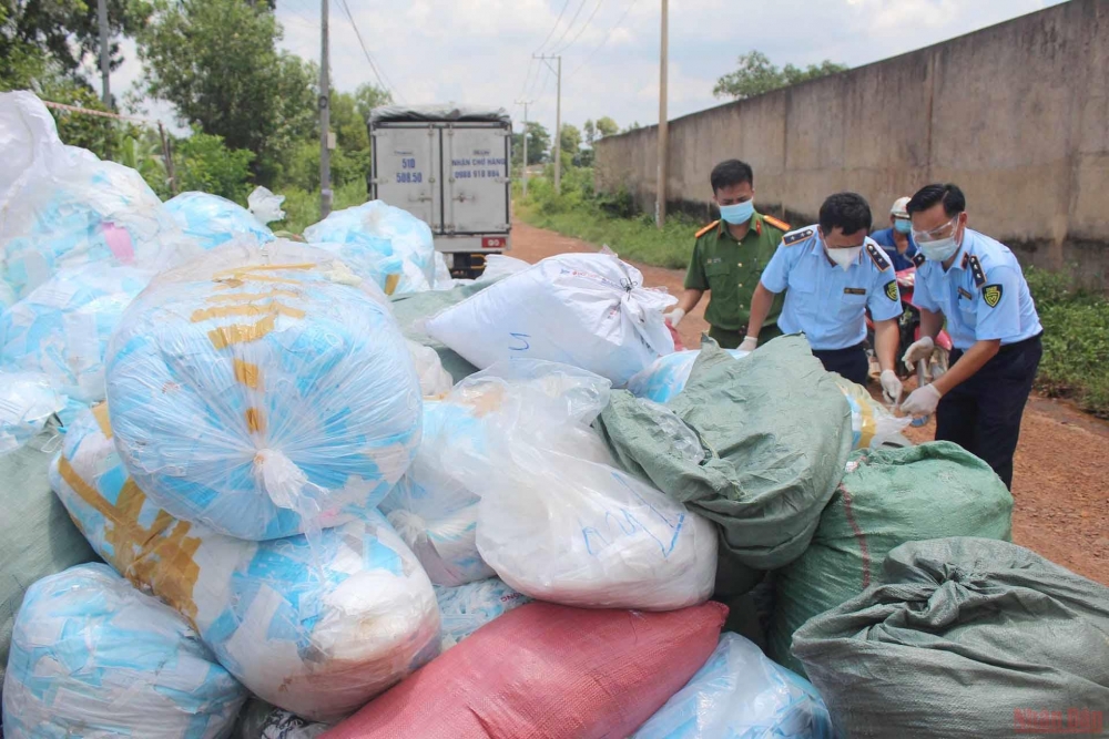 Hơn 240 nghìn khẩu trang tái chế bị phát hiện và thu giữ trước khi đưa đi tiêu thụ
