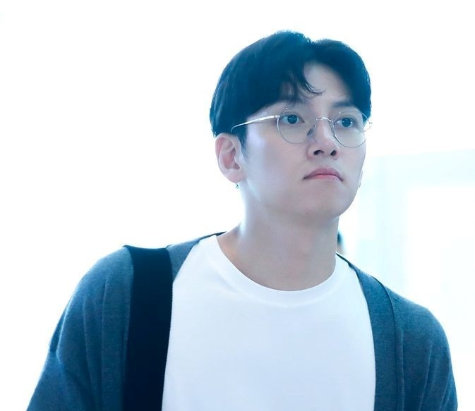 Ji Chang Wook có sức hút gì khiến hàng ngàn người Việt phủ kín con đường?