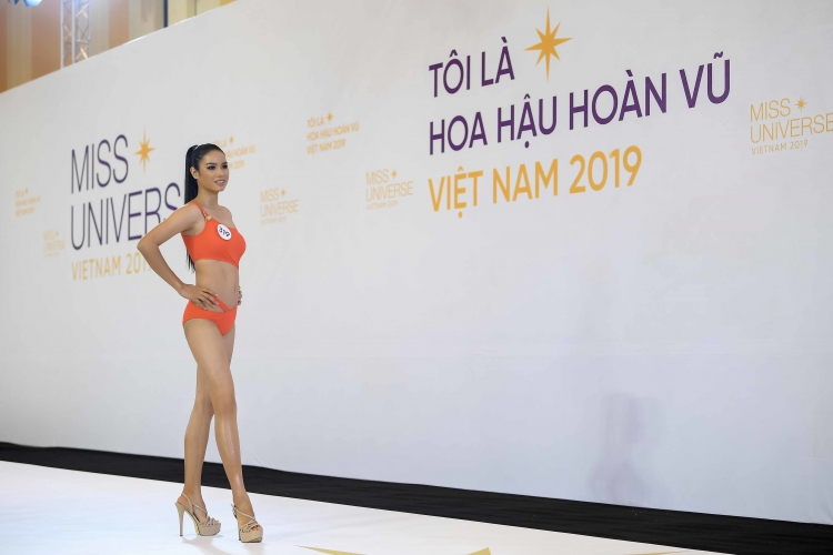 thi sinh hoa hau hoan vu viet nam dot mat trong trang phuc bikini