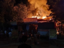 Yên Bái: Quán ăn bốc cháy trong đêm khiến nhiều người hoảng loạn