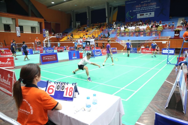 giai cau long hs sv tp ha noi 2019 ngay thu hai soi dong