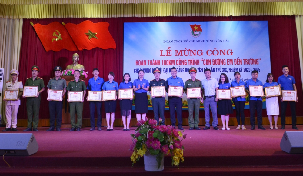Các đơn vị có thành tích xuất sắc trong Chiến dịch Thanh niên tình nguyện hè năm 2020 được nhận Bằng khen của Trung ương Đoàn.