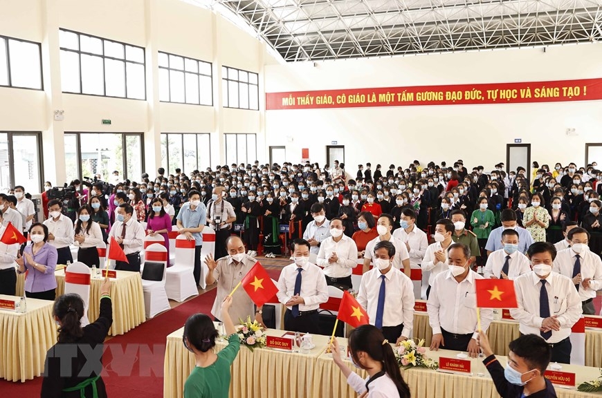 Chủ tịch nước Nguyễn Xuân Phúc đánh trống khai giảng năm học mới tại Yên Bái