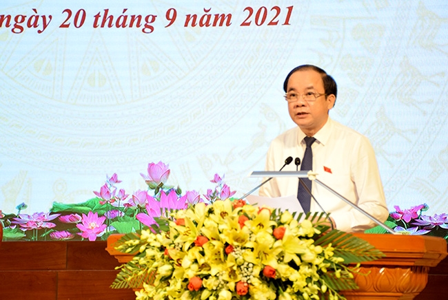 Chủ tịch HĐND tỉnh Yên Bái - Tạ Văn Long phát biểu tại kỳ họp thứ 3 HĐND tỉnh Yên Bái