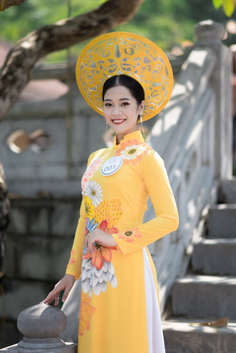 top 25 nguoi dep du lich non nuoc cao bang khoe dang goi cam voi ao dai