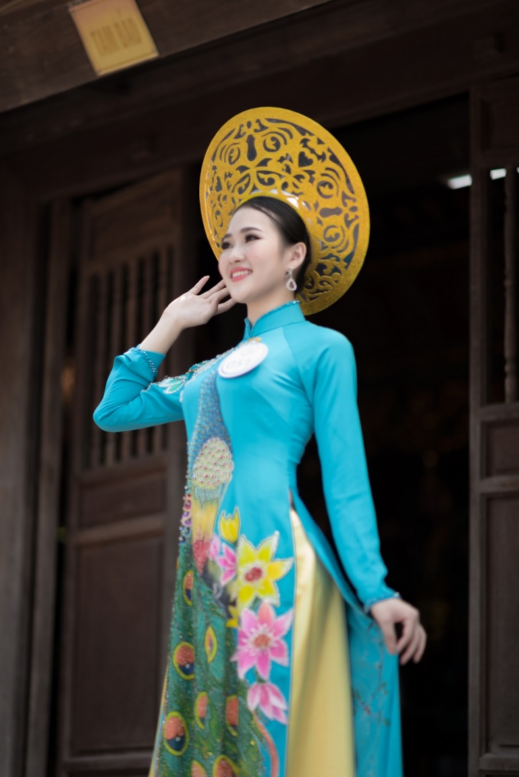 top 25 nguoi dep du lich non nuoc cao bang khoe dang goi cam voi ao dai