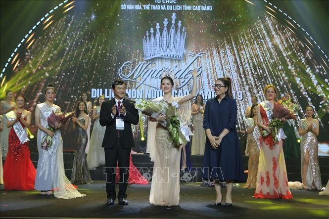 Nữ sinh dân tộc Tày đăng quang Người đẹp du lịch 'Non nước Cao Bằng' nu sinh dan toc tay dang quang nguoi dep du lich non nuoc cao bang