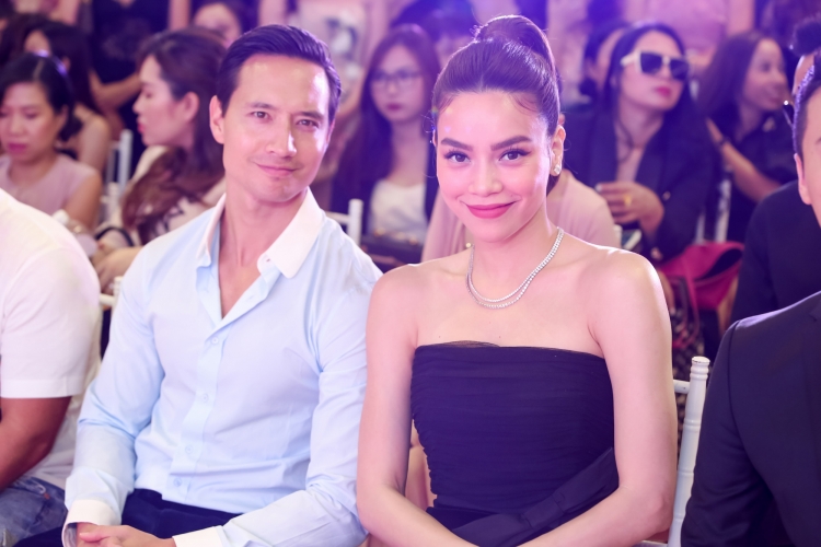 Hà Hồ tình tứ bên Kim Lý, hé lộ dự kiến tổ chức đám cưới vào cuối năm nay