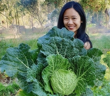 Choáng với vườn rau "siêu to, siêu khổng lồ" của cô nàng 8X