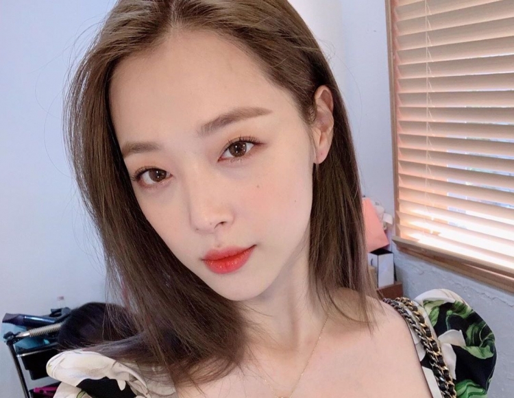 Những hình ảnh với nụ cười rạng ngời của nữ ca sĩ Sulli