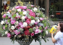 Công ty “chơi lớn” ngày 20/10 với nguyên dàn bê tráp cực phẩm tặng quà nhân viên nữ