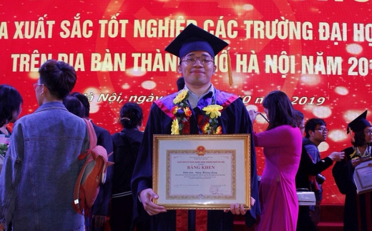 Thủ khoa đam mê thể thao và công nghệ thông tin thu khoa dam me the thao va cong nghe thong tin