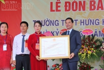 Trường THPT Hưng Khánh đón Bằng công nhận Trường Chuẩn Quốc gia