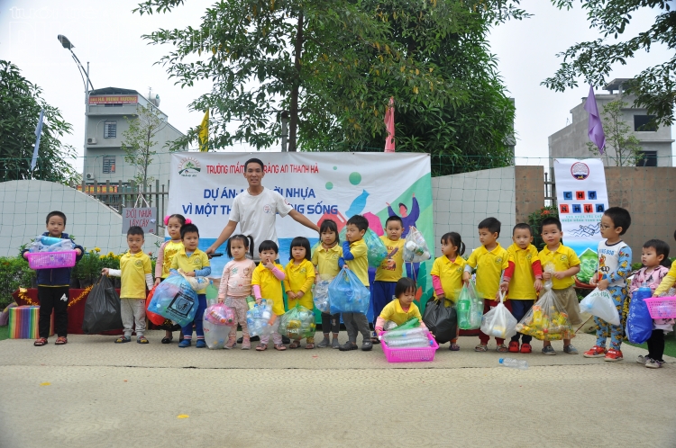 “Nửa đời nhựa” sự kiện tái chế nhựa dành cho học sinh mẫu giáo nua doi nhua su kien tai che nhua danh cho hoc sinh mau giao