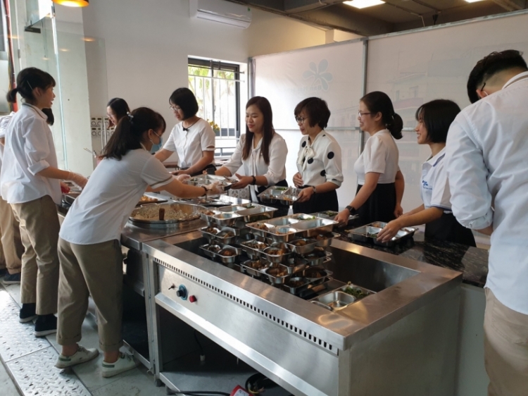 Bữa trưa trọn yêu thương: Hành động nhỏ, ý nghĩa lớn bua trua tron yeu thuong hanh dong nho y nghia lon