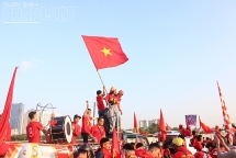Dàn cổ động viên đổ về sân Mỹ Đình cổ vũ đội tuyển Việt Nam đấu Thái Lan