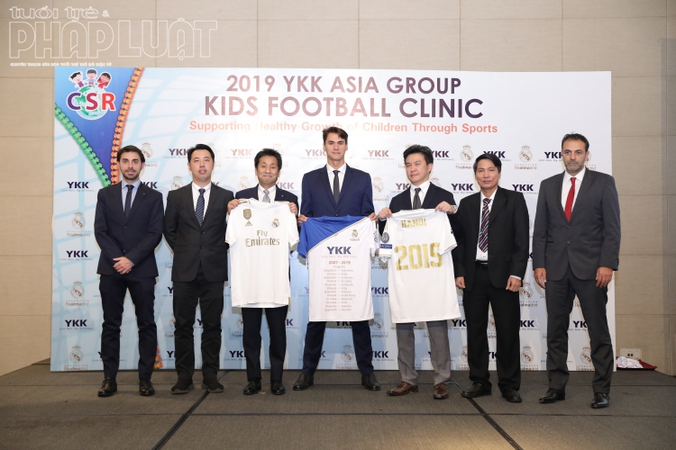 Huấn luyện viên thuộc Quỹ Real Madrid đến Hà Nội hỗ trợ trẻ em về bóng đá