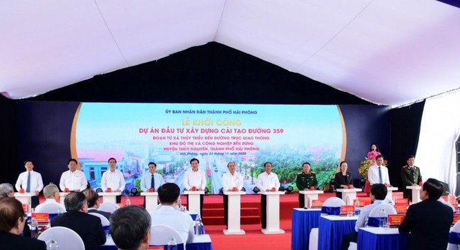 Thủ tướng Nguyễn Xuân Phúc dự lễ khởi công dự án tại huyện Thủy Nguyên, TP Hải Phòng.