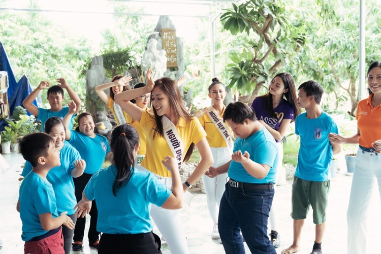 tan hoa hau khanh van cung hai a hau den tham tre em khuyet tat