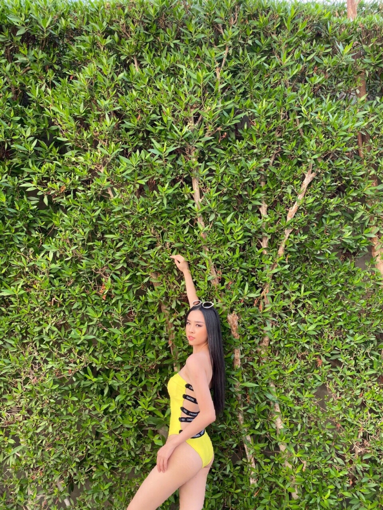 a hau thuy an rang ro toa sang voi bikini vang pha cach tai miss intercontinental 2019