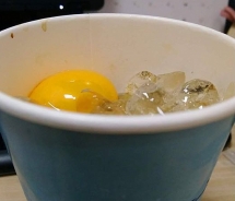 Gọi cốc cà phê trứng, khách hàng giật mình khi thấy trứng “một đằng”, cà phê “một nẻo”