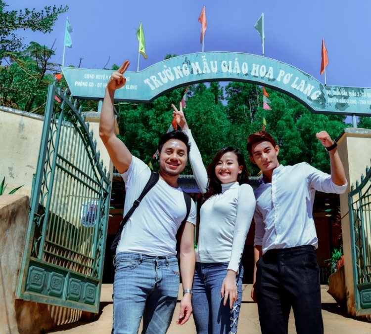 quan quan mister viet nam minh quyen tham 8 co giao tre dung lop khong luong