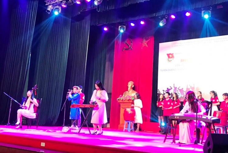 bung no diem hen thanh nien cua tuoi tre cau giay