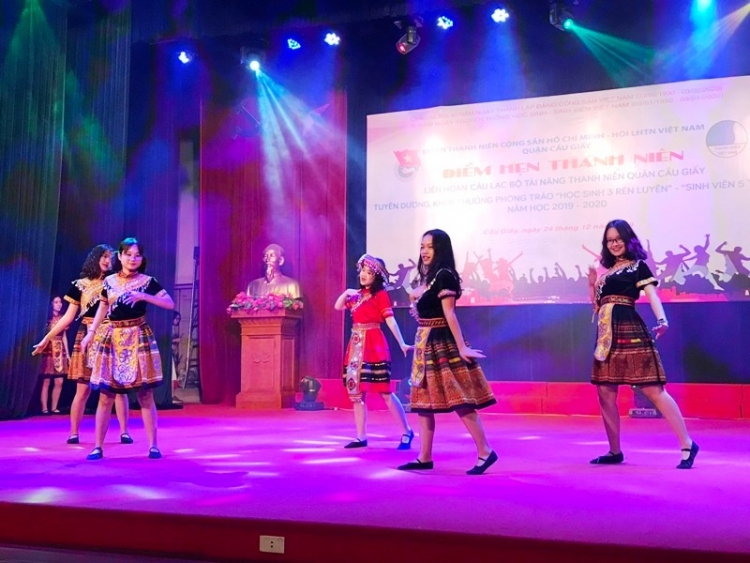 bung no diem hen thanh nien cua tuoi tre cau giay