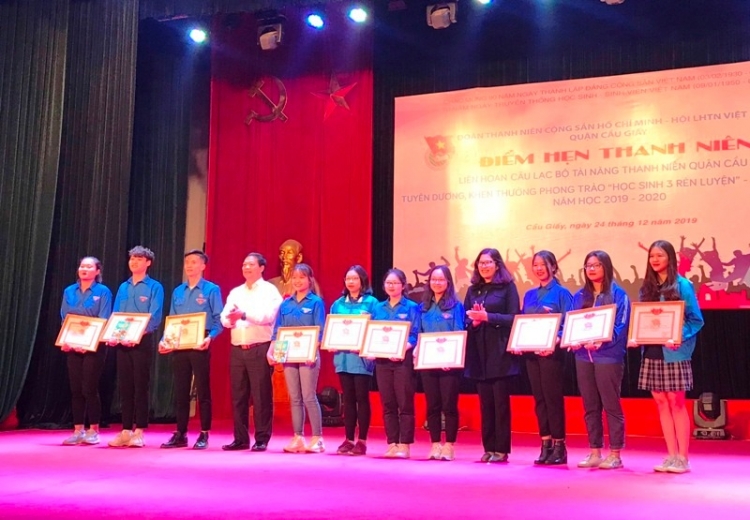 bung no diem hen thanh nien cua tuoi tre cau giay