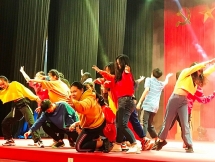 bung no diem hen thanh nien cua tuoi tre cau giay