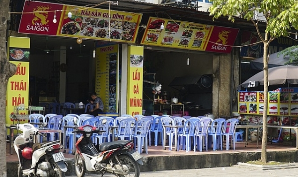 dua khach nhau ve tan nha nhieu quan van vang ve