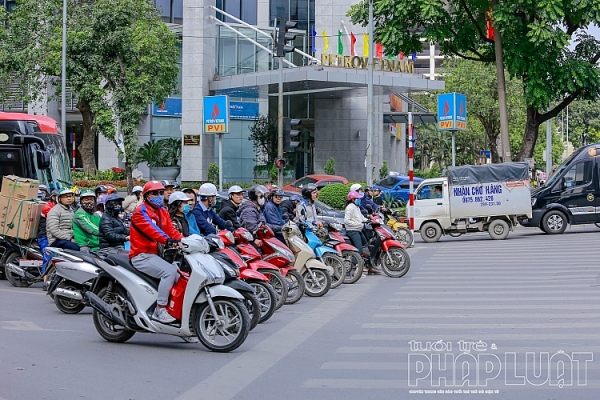 ha noi csgt tang cuong kiem tra nong do con cuoi nam