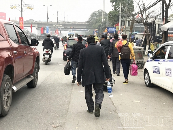 nguoi dan met moi roi ha noi ve que an tet