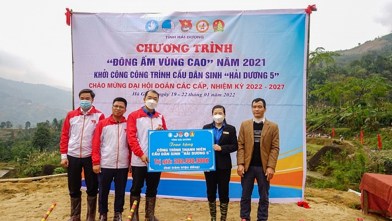 Tỉnh đoàn Hải Dương: Mang mùa đông ấm đến với vùng cao Hà Giang