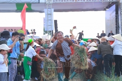 Hải Dương: Những hình ảnh ấn tượng tại lễ hội thu hoạch hành, tỏi